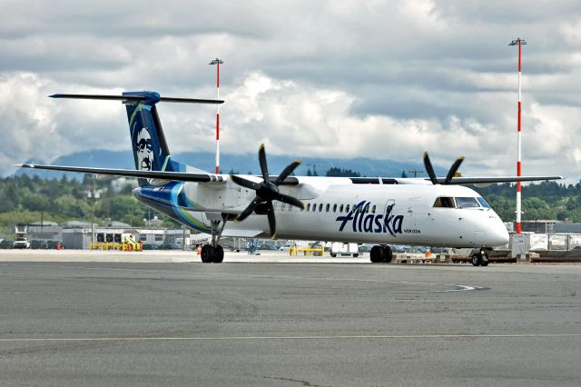 de Havilland Dash 8-400 (N400QX)