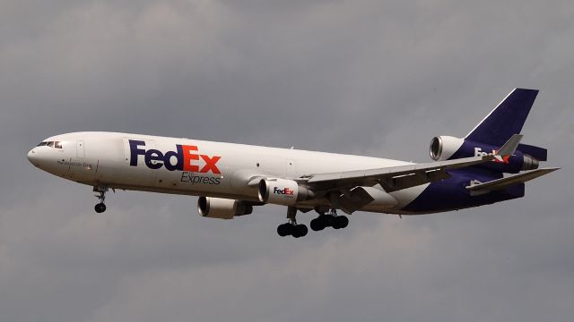 Boeing MD-11 (N522FE) - "Katelyn" on short final to 18R.