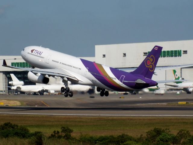Airbus A330-300 (HS-TES)