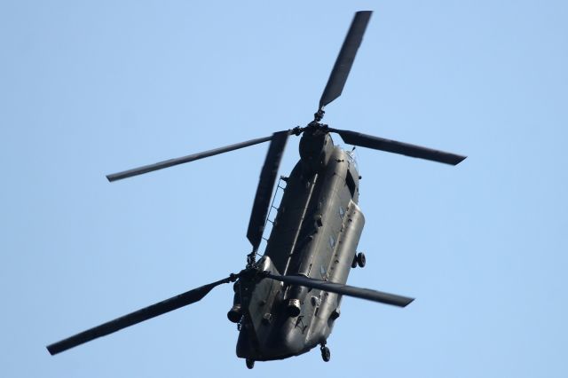 ASAP Chinook (GLA552) - RAF Chinook performs a spectacular aerial display at RAF Waddington.