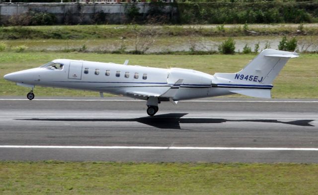 Learjet 40 (N945EJ)