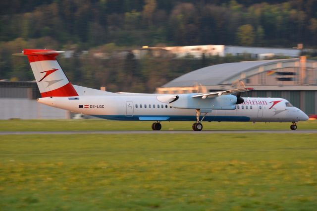 de Havilland Dash 8-400 (OE-LGC)