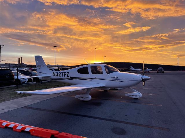 Cirrus SR-20 (N327PZ)