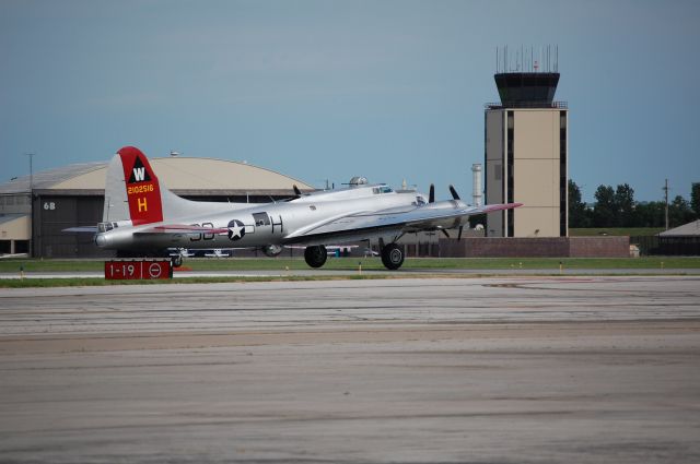 Boeing B-17 Flying Fortress (N5017N) - EAAs Aluminum Overcast in Kansas City, MO.