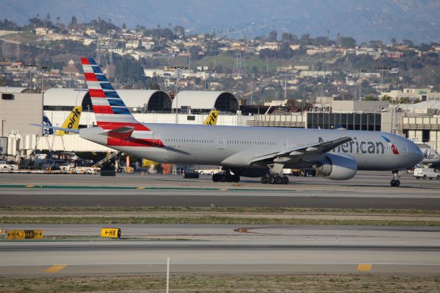 BOEING 777-300ER (N736AT)