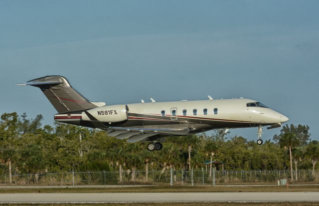 Bombardier Challenger 300 (N581FX)