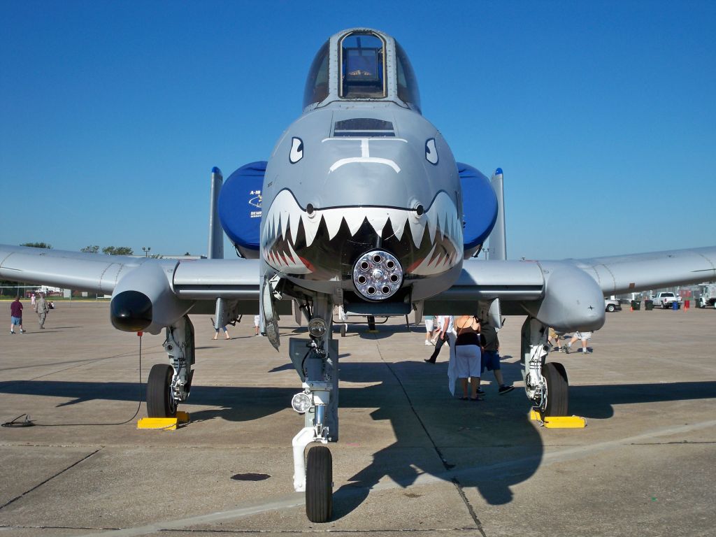 Fairchild-Republic Thunderbolt 2 — - Fairchild Republic A-10 Thunderbolt II Warthog at Lincoln, NE Airshow - 9/11/2011.