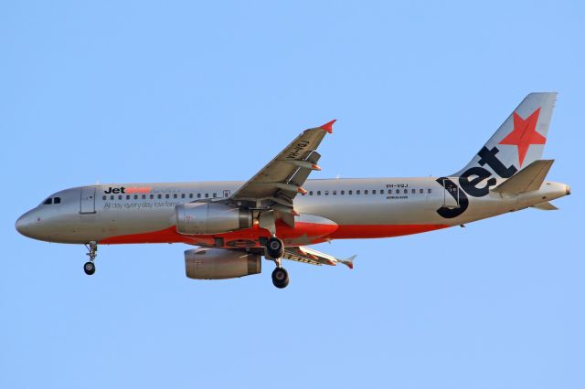 Airbus A320 (VH-VQJ)