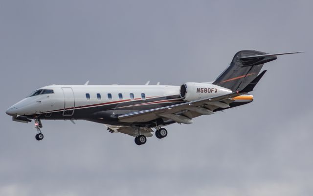 Bombardier Challenger 300 (N580FX)