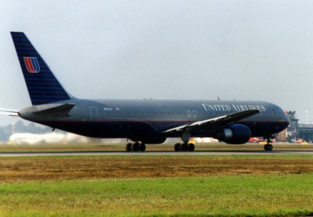 BOEING 767-300 (N652UA)