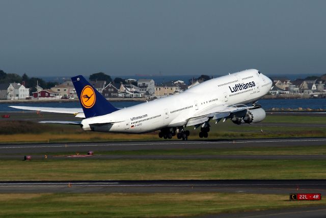 BOEING 747-8 (D-ABYD) - DLH 423 departing to Frankfurt on 15R