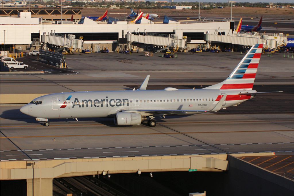 Boeing 737-800 (N840NN)