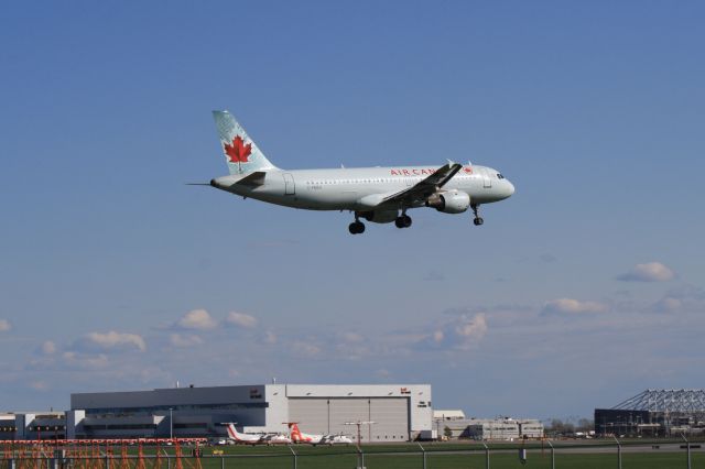 Airbus A319 (C-FMSX) - Arriving at Montréal-Trudeau on runway 24R