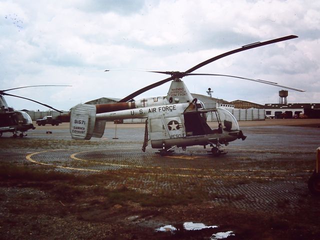 — — - Kaman HH-43B Huskie AT TAN SON NHUT AIR BASE, SAIGON, VIETNAM 1966 