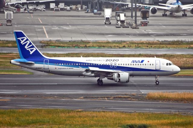 Airbus A320 (JA8997)