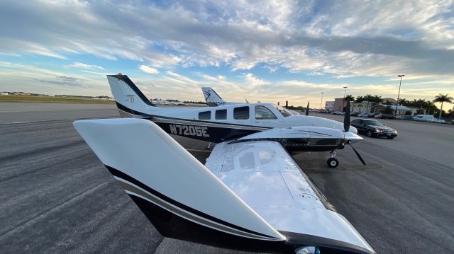 Beechcraft Baron (58) (N7205E)