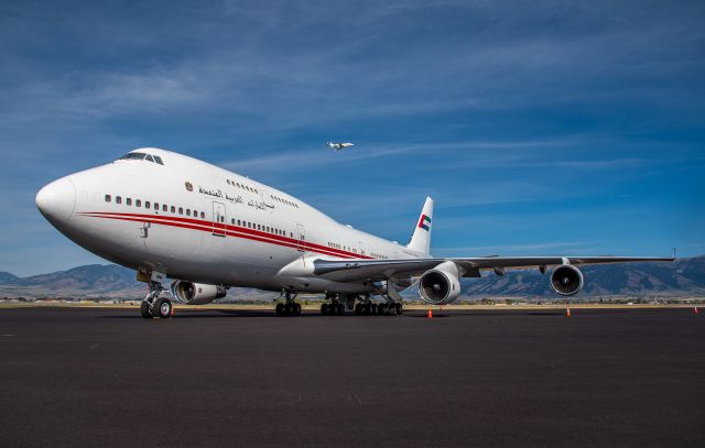 Boeing 747-400 (A6-HRM)