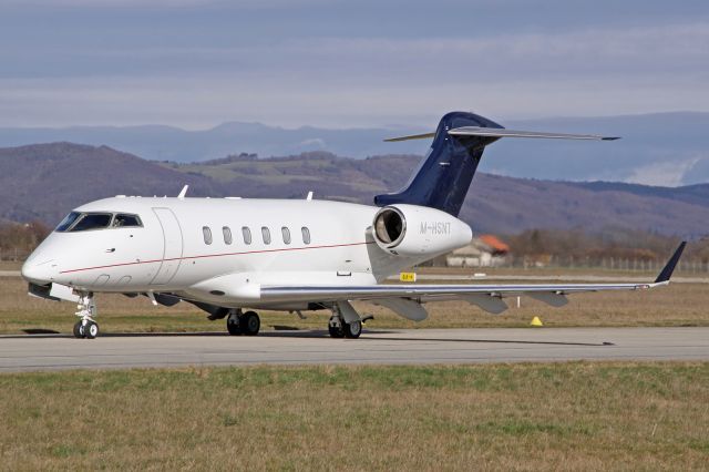 Bombardier Challenger 300 (M-HSNT)