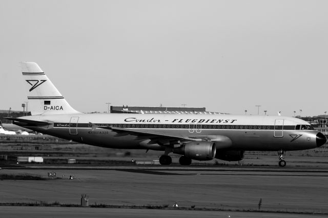 Airbus A320 (D-AICA) - Retro!