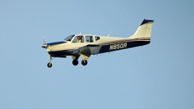 Beechcraft Bonanza (33) (N850R)