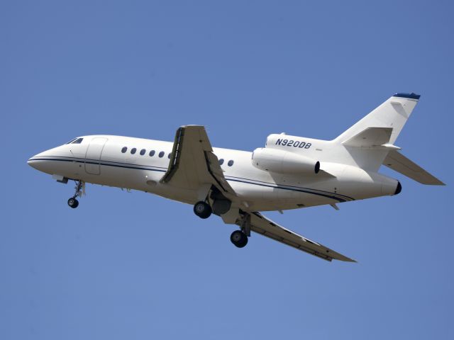 Dassault Falcon 900 (N920DB) - Powerful take off runway 26.