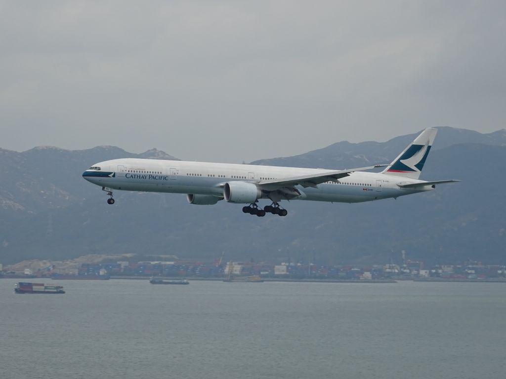 BOEING 777-300ER (B-KQL)