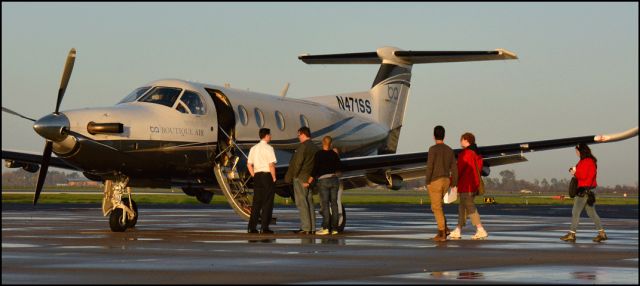 Pilatus PC-12 (N471SS) - Passengers boarding at the Merced Regional Airport