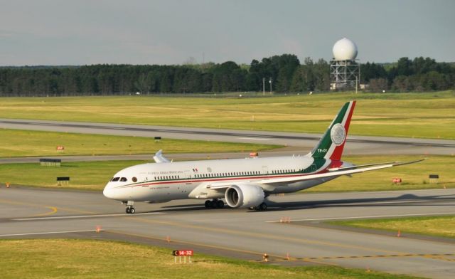 Boeing 787-8 (TAP01) - Mexican President Enrique Peña Nieto departing CYOW in the new Dreamliner