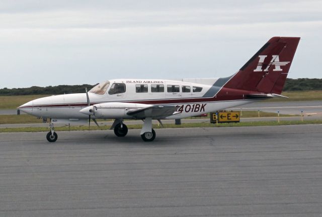 Cessna 402 (N401BK) - A busy Sunday at Nantucket.