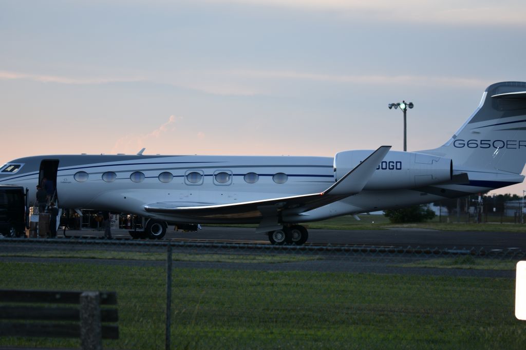 Gulfstream Aerospace Gulfstream G650 (XLS525) -    A Gulfstream G650 prepares for an overseas flight to Nice, France.