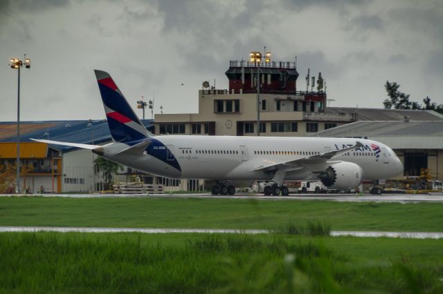 Boeing 787-9 Dreamliner (CC-BGM)