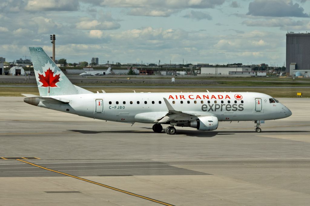 Embraer 175 (C-FJBO)