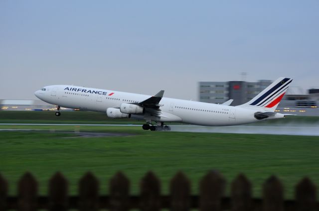 Airbus A340-300 (F-GLZM)