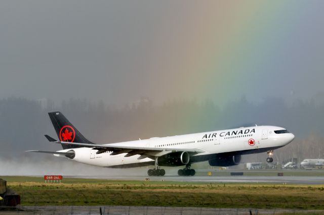 Airbus A330-300 (C-GFAF)