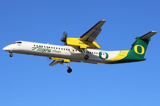 de Havilland Dash 8-400 (N407QX) - Landing.