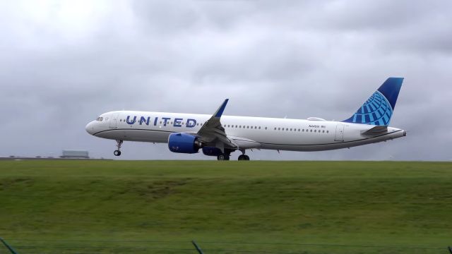 Airbus A321neo (N44501) - United Airline's first Airbus A321neo touches down in the U.S for the first time! (Cleveland-Hopkins International Airport)br /br /Flight: UA3850/UAL3850 (XFW-KEF-CLE-IAH)br /Aircraft: Airbus A321neobr /Reg: N44501br /br /UA's first A321neo commercial flight is set to take off on December 14th from Chicago O'Hare International Airport (ORD) and land at Phoenix-Sky Harbor International Airport (PHX).