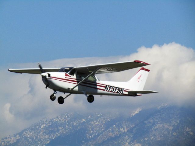 Cessna Skyhawk (N737SK) - Taking off RWY 26L
