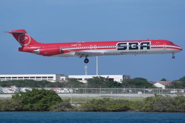 McDonnell Douglas MD-83 (YV-485T)