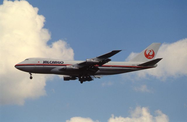 Boeing 747-200 (JA8171) - Final Approach to Narita Intl Airport Rwy34 on 1988/10/10