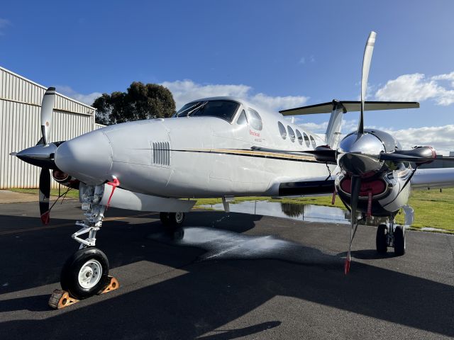 Beechcraft Super King Air 200 (VH-VTQ) - VH-VTQ at Moorabbin Airport, YMMB