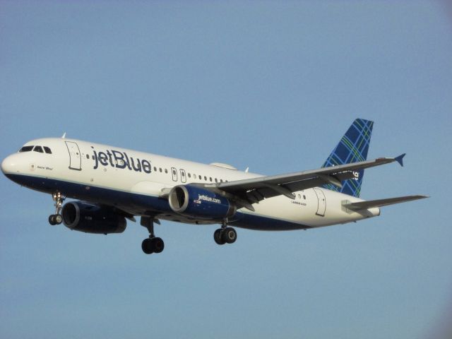 Airbus A320 (N554JB) - Landing RWY 30