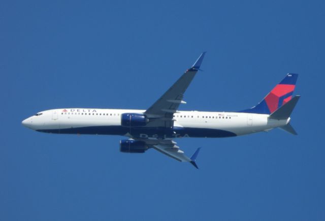 Boeing 737-900 (N852DN) - Shown here is a Delta Boeing 737-900 on approach in the Spring of 2016.
