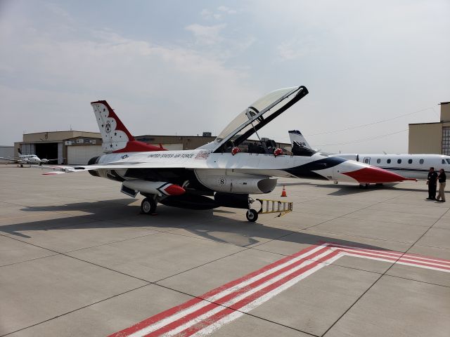 Lockheed F-16 Fighting Falcon — - Thunderbird #8 stopping in for fuel