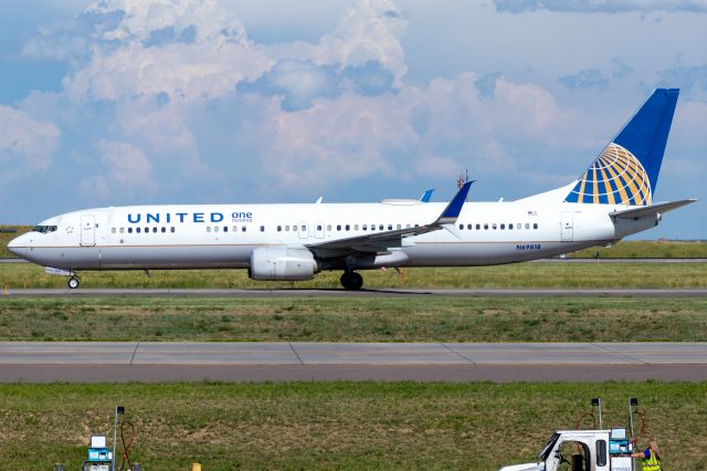 Boeing 737-900 (N69818)
