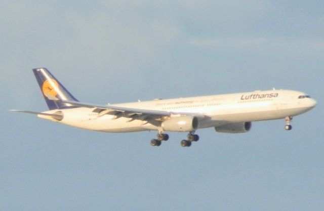 Airbus A330-300 (D-AIKB)