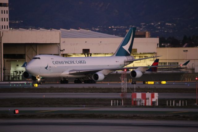 Boeing 747-400 (B-LID)