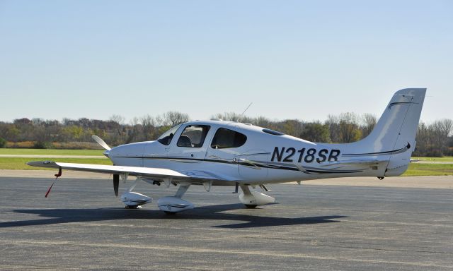 Cirrus SR-22 (N218SR) - Cirrus SR-22 N218SR in Ann Arbor 