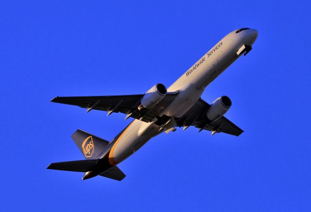 Boeing 757-200 (N450UP) - phoenix sky harbor international airport 02DEC20