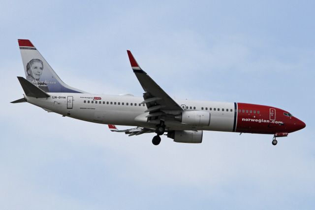 Boeing 737-800 (LN-DYN)