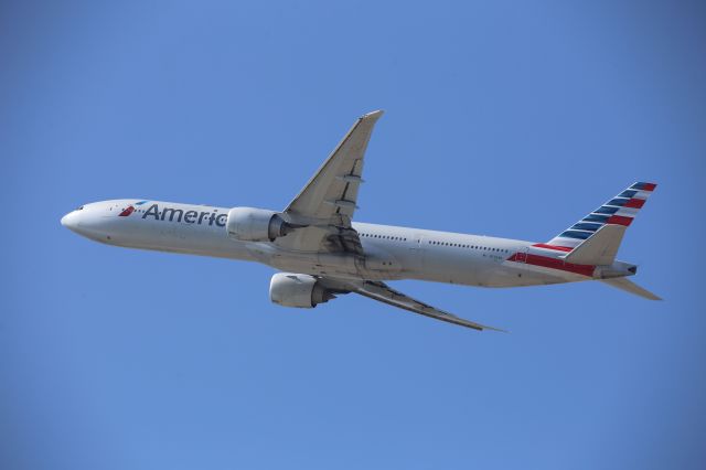BOEING 777-300ER (N729AN)